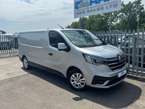Renault Trafic 2.0 dCi Blue LL30 Sport Panel Van 5dr Diesel Manual L2 H1 Euro 6 (s/s) (130 39