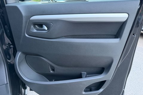 Toyota Proace Verso D-4D L2 VIP - 7 SEATER - AUTOMATIC  42