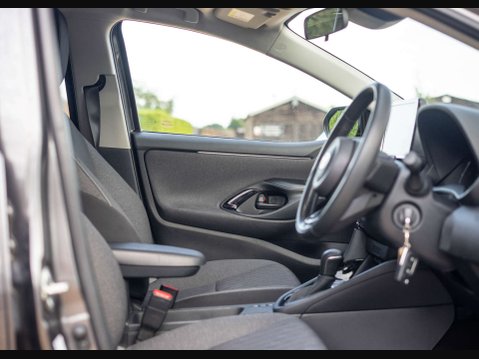Toyota Yaris 1.5 Yaris Design HEV CVT 5dr 16