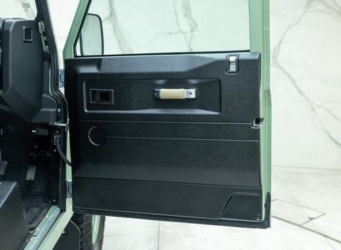 Land Rover Defender 90 HERITAGE HARD TOP 25