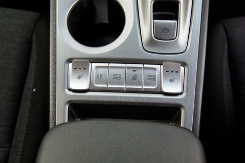 Hyundai KONA PREMIUM 36