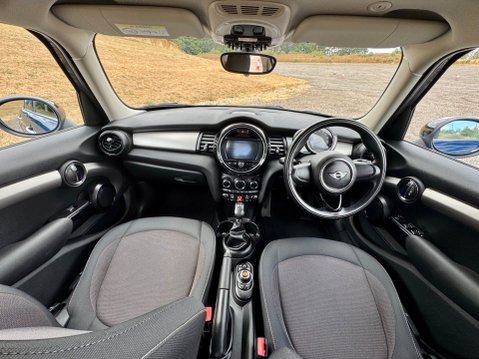 Mini Hatch COOPER 18
