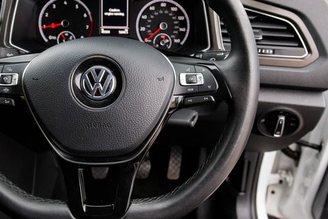 Volkswagen T-Roc SE TSI 19