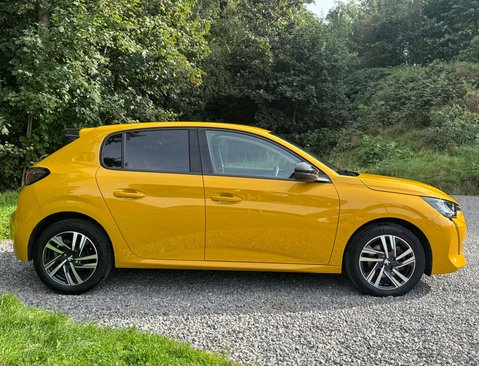 Peugeot 208 1.2 208 Allure Premium + PureTech S/S Auto 5dr 3