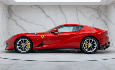 Ferrari 812 Competizione 5