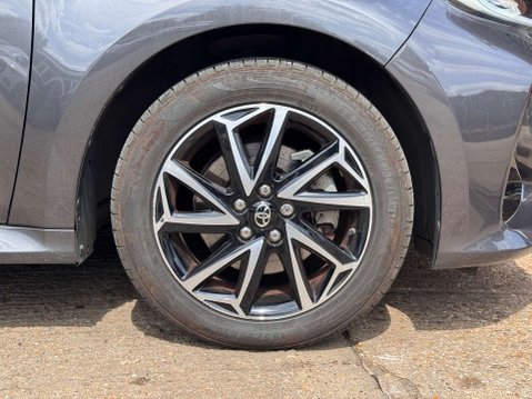Toyota Yaris 1.5 Yaris Design HEV CVT 5dr 43
