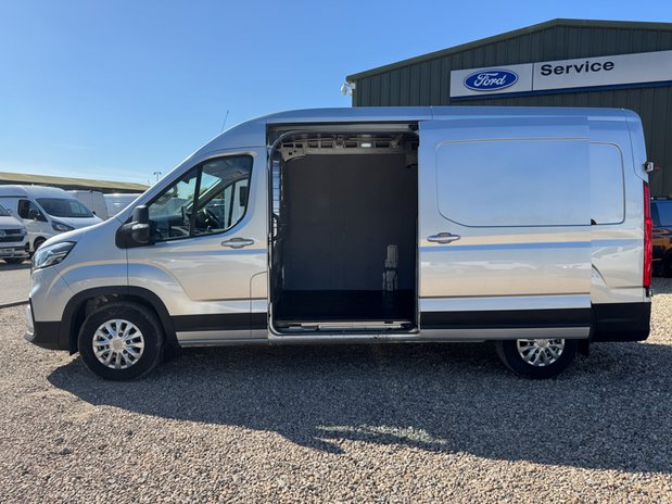 Maxus Deliver 9 LWB L3H2 Medium Roof LUX Air Con Alloys Camera Sensors SELECT 13