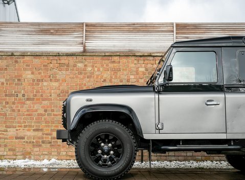 Land Rover Defender 90 Autobiography Edition 24