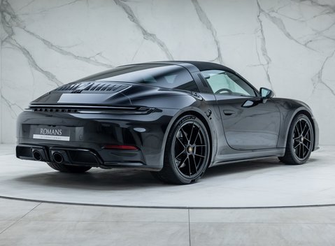 Porsche 911 Targa 4 GTS (992.2) 8
