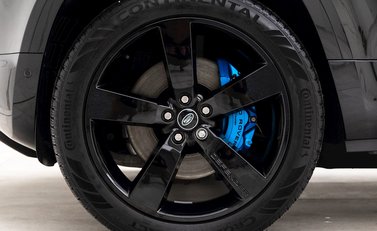 Land Rover Defender 110 V8 Bond Edition 8