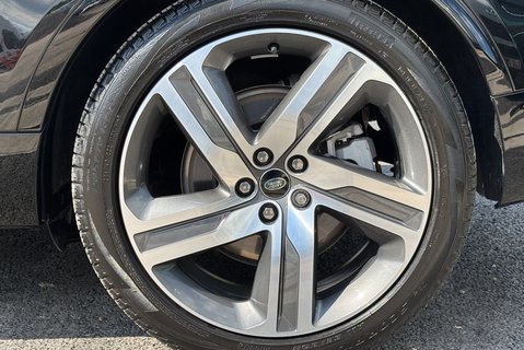 Land Rover Discovery D300 Commercial Dynamic HSE 33