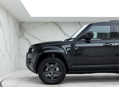 Land Rover Defender 110 X-Dynamic S D300 MHEV 24