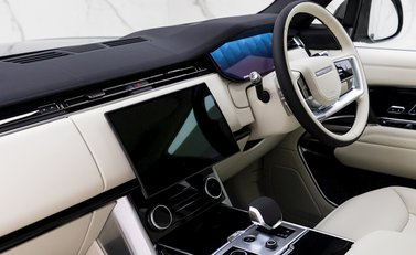 Land Rover Range Rover P400 HSE 16