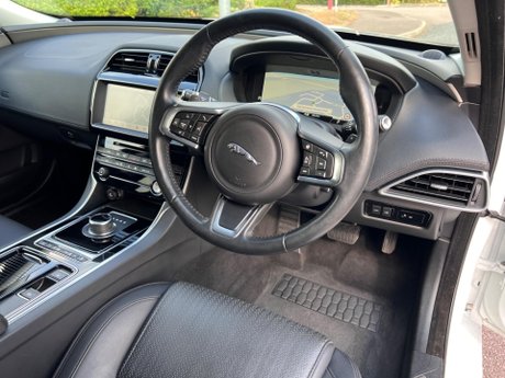 Jaguar XE 2.0i Portfolio Auto AWD Euro 6 (s/s) 4dr 80