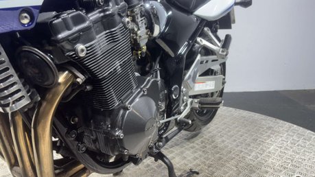 Suzuki Bandit 1200 2005 ONLY 21K NEW MOT SERVICED VERY CLEAN ICONIC MK2 NAKED 47