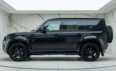 Land Rover Defender 110 V8 Bond Edition 5