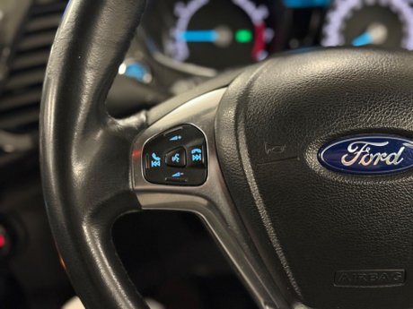Ford Ecosport 1.0T EcoBoost Titanium 2WD Euro 5 (s/s) 5dr 15