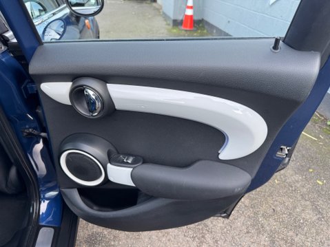 Mini Hatch COOPER 8