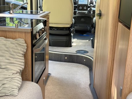 Auto-Trail V-Line 635 35 L4H2 STANDARD PV 14