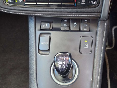 Toyota Auris 1.8 VVT-h Excel Touring Sports 5dr Petrol Hybrid CVT Euro 6 (s/s) (136 ps) 26