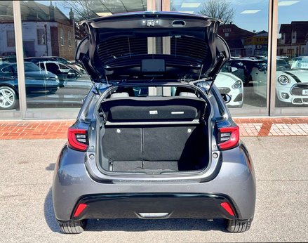 Toyota Yaris 1.5 Yaris Dynamic HEV CVT 5dr 64