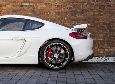 Porsche Cayman GT4 8