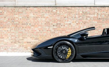 Lamborghini Aventador SV LP750-4 Roadster 23