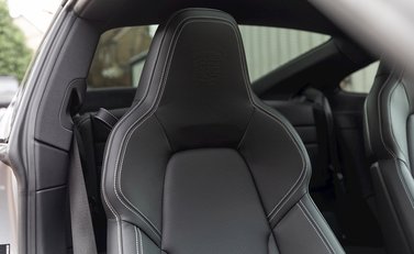 Porsche 911 Carrera 4S (992) 13
