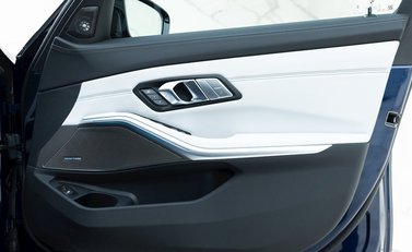 BMW M3 Competition XDrive Touring 21