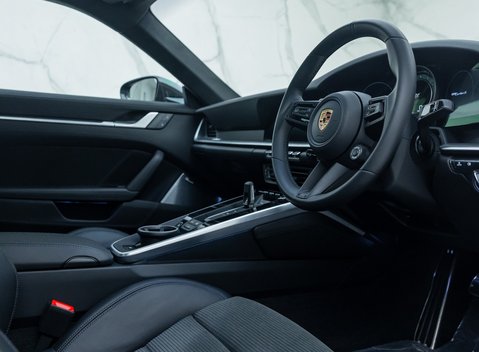 Porsche 911 Turbo S (992) 13