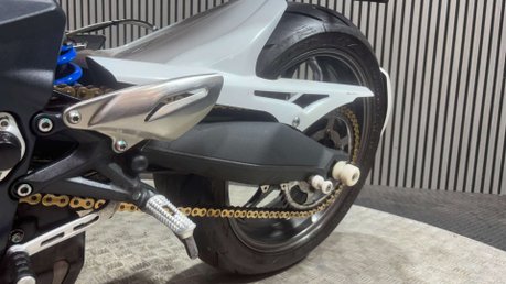 Triumph Street Triple 2014 27K NEW MOT SERVICED SCORPION EXHAUST NAKED 675CC TRIPLE 32