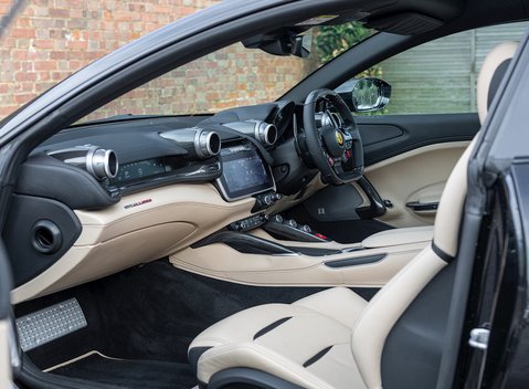 Ferrari GTC4 Lusso 15