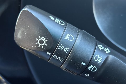 Toyota Hilux Invincible X 4WD 2.8 D-4D Double Cab Pickup - Hardtop Canopy 33