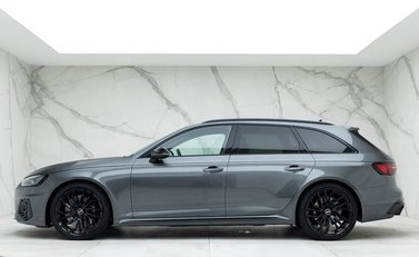 Audi RS4 Avant Carbon Black 2