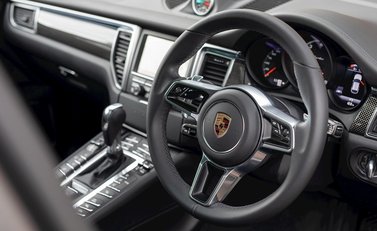 Porsche Macan Turbo 11