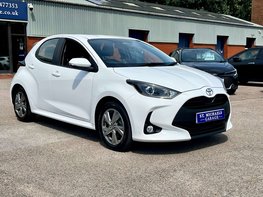 Toyota Yaris ICON HEV CVT 4