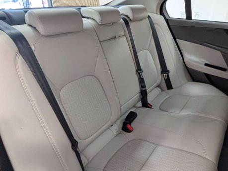 Jaguar XE 2.0 XE Portfolio i Auto 4dr 54
