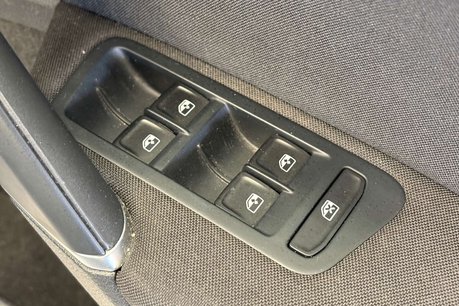 Volkswagen Golf 35.8kWh e-Golf Hatchback 5dr Electric Auto (136 ps) 53