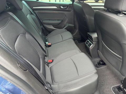 Renault Megane ICONIC TCE 24