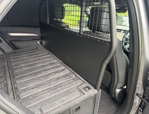 Land Rover Discovery 3.0 Discovery Dynamic HSE D MHEV Automatic 4WD 5dr 33