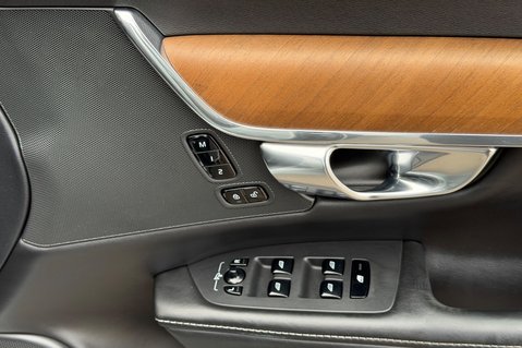 Volvo V90 D5 POWERPULSE INSCRIPTION PRO AWD -PAN ROOF - £6320 OPTIONAL EXTRAS  39