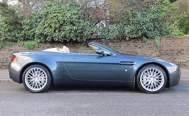 Aston Martin V8 Vantage Roadster 2