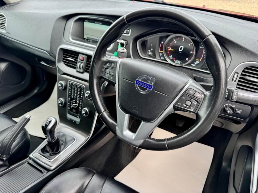 2015 Volvo V40 — image 36
