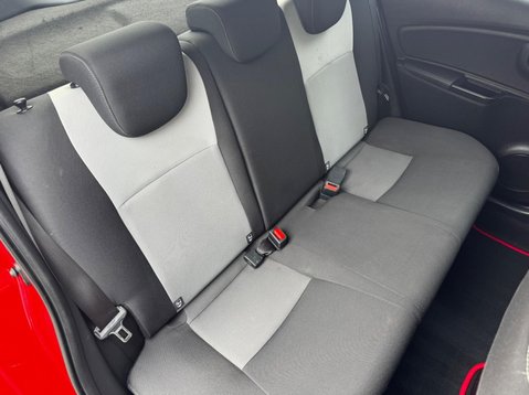 Toyota Yaris VVT-I DESIGN 65