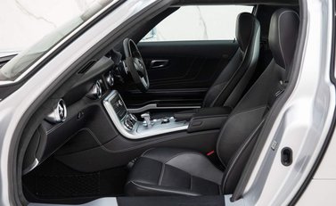 Mercedes-Benz SLS 6.2 63 V8 AMG 2dr 9
