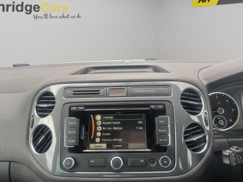 Volkswagen Tiguan 2.0 TDI BlueMotion Tech R-Line DSG 4WD Euro 5 (s/s) 5dr (Nav) 22
