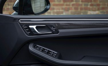 Porsche Macan Turbo 22