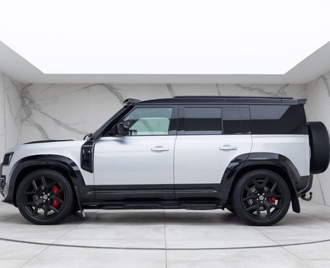 Land Rover Defender 110 D300 HSE Hard Top URBAN 