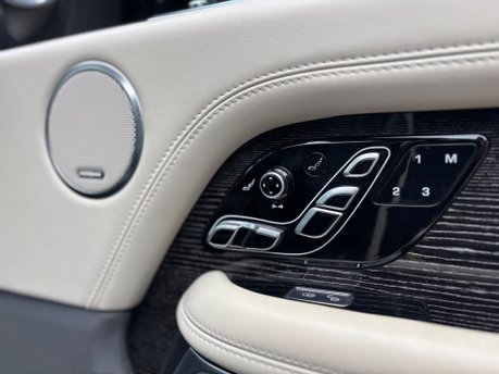 Land Rover Range Rover 4.4 SD V8 Autobiography SUV 5dr Diesel Auto 4WD Euro 6 (s/s) (339 ps) 32