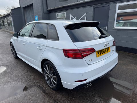 Audi A3 S LINE TFSI BLACK EDITION 7